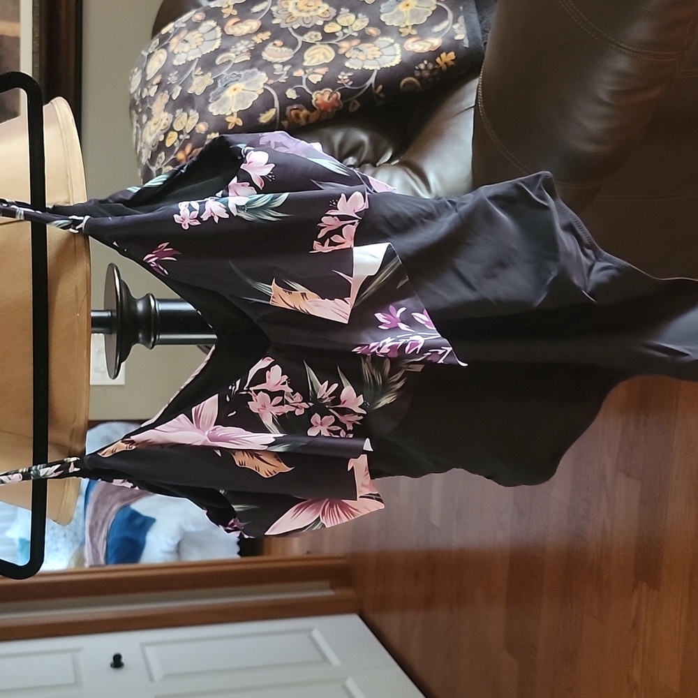 Floral Ruffle Swimsuit - Picture 2 of 4